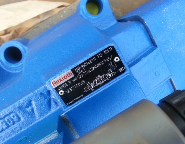 4WRZE32 W8-520.jpg 4WRZE32 W8-520.jpg