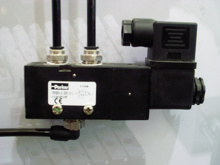 SL374574.jpg SL374574.jpg