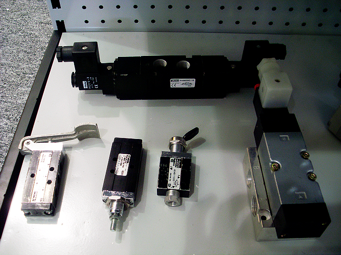 SL374591.jpg SL374591.jpg